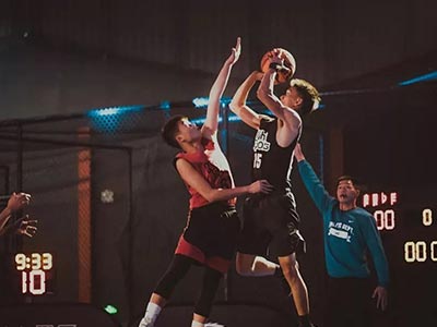 两个活宝😂 巴克利:奥尼尔你现在都打不上NBA，你能投三分吗？